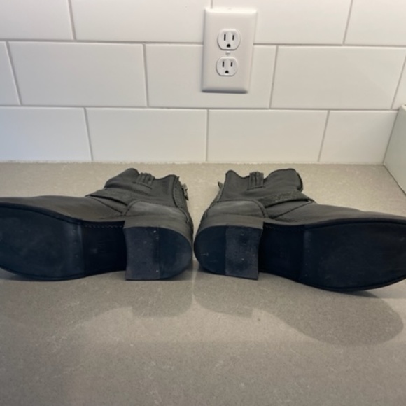 Frye Black Leather Sz 7.5 Vicky Artisan Back Zip Booties-Worn 2x - Picture 4 of 8